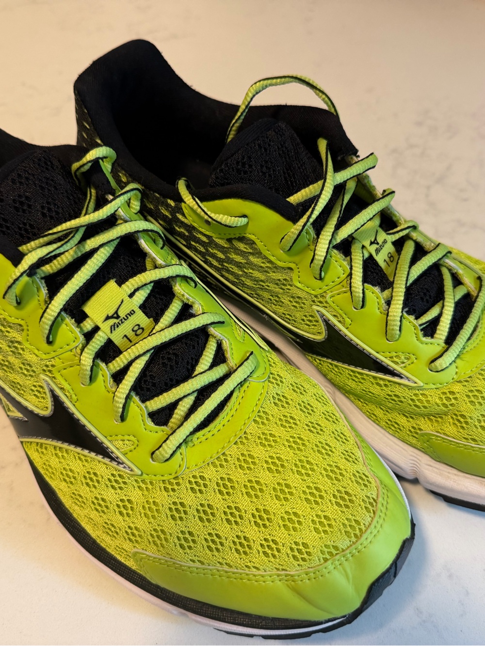 Mizuno Wave Runner 18 Men’s Shoes size 8